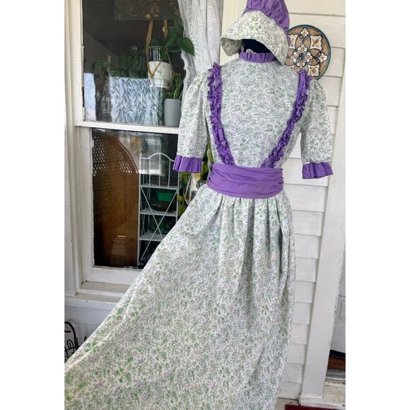 None Dresses & Skirts - Vintage 70's Cotton Floral Purple Flower Dress With Matching Bonnet Sz M